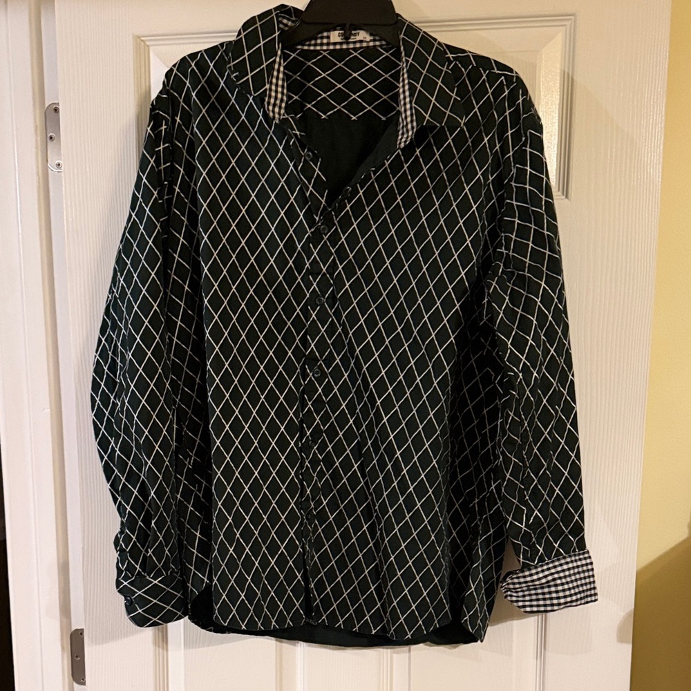 Elegant Black and White Diamond Pattern Shirt